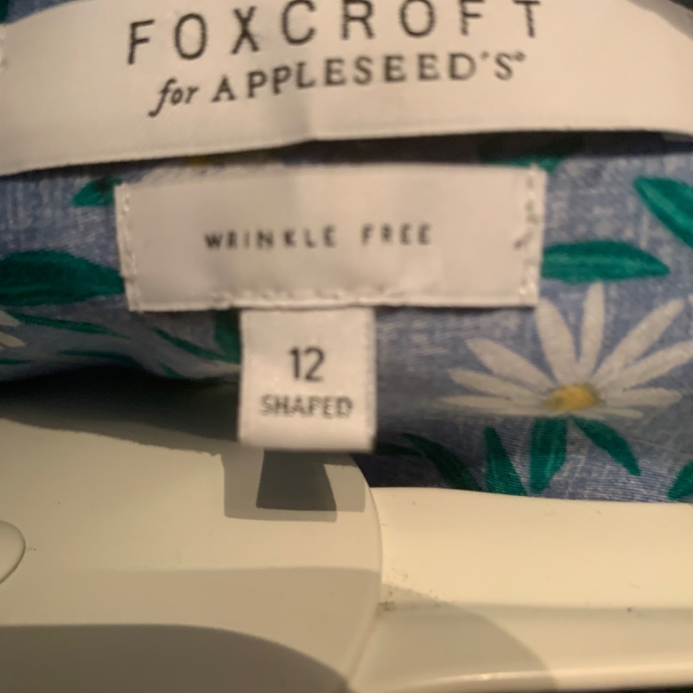 Foxcroft mixed pattern coming up daisies button down.‎ Worn once. - Picture 5 of 6